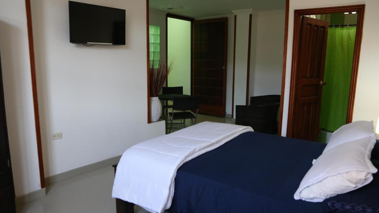 Hostal Pelikan Таганга Экстерьер фото