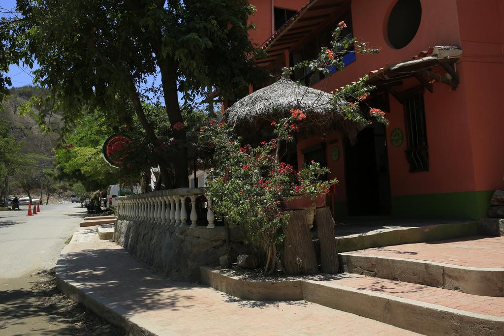 Hostal Pelikan Таганга Экстерьер фото