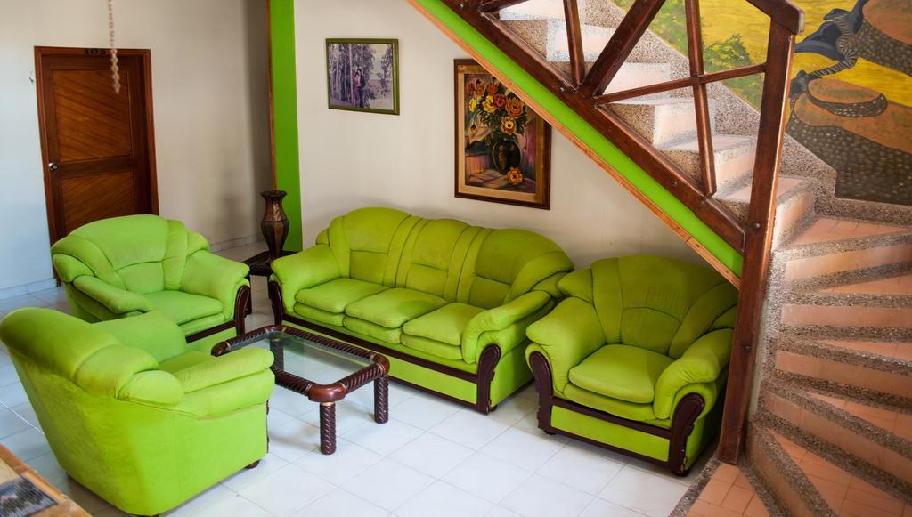 Hostal Pelikan Таганга Экстерьер фото